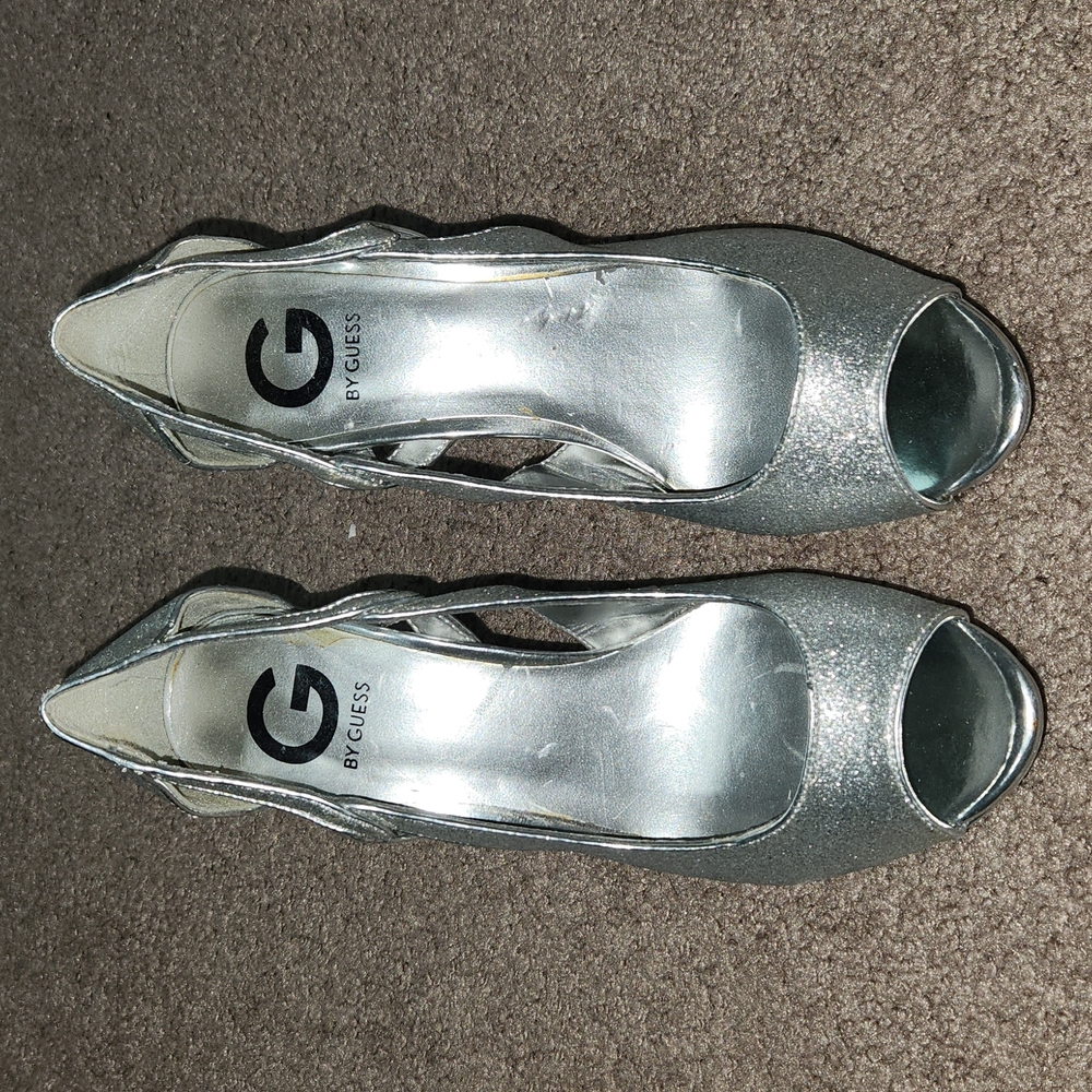 Guess peep toes